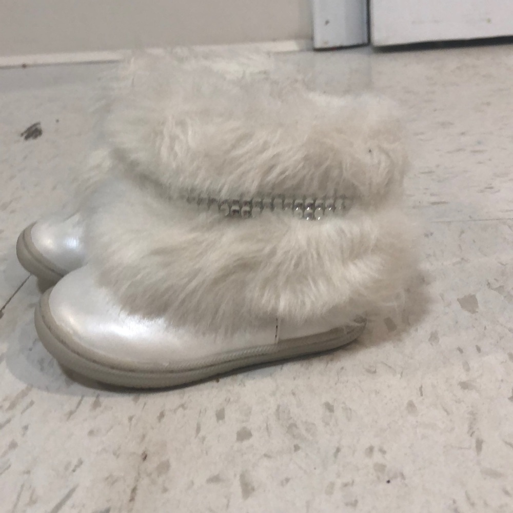 Fuzzy boots - Picture 7 of 7